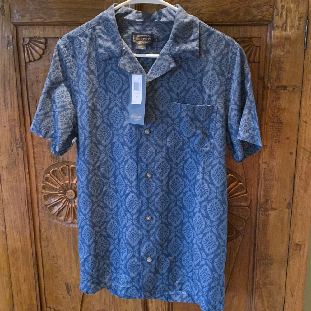 NWT Pendleton Men’s Short Sleeve Batik Navy Shirt